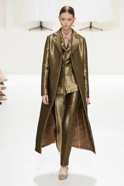Look 48